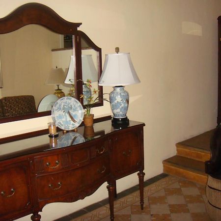 La Perla Hotel Boutique B&B Гуадалахара Стая снимка